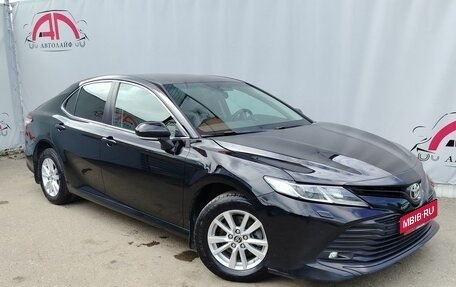 Toyota Camry, 2018 год, 1 999 000 рублей, 1 фотография