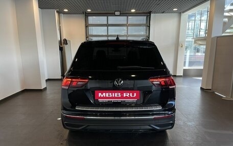 Volkswagen Tiguan II, 2021 год, 2 550 000 рублей, 4 фотография