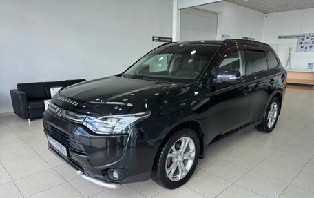 Mitsubishi Outlander III рестайлинг 3, 2013 год, 1 389 900 рублей, 2 фотография