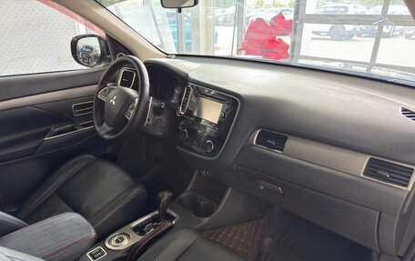 Mitsubishi Outlander III рестайлинг 3, 2013 год, 1 389 900 рублей, 8 фотография