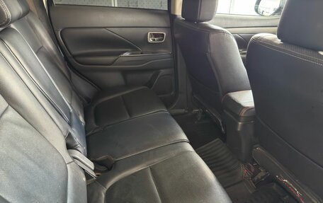 Mitsubishi Outlander III рестайлинг 3, 2013 год, 1 389 900 рублей, 9 фотография