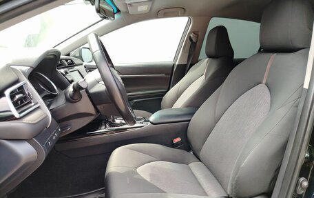 Toyota Camry, 2018 год, 1 999 000 рублей, 9 фотография