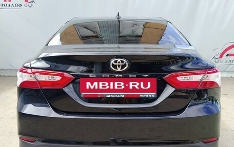 Toyota Camry, 2018 год, 1 999 000 рублей, 7 фотография