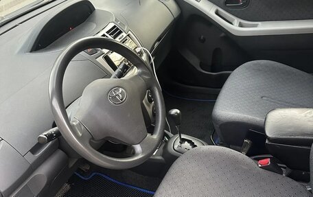 Toyota Yaris III рестайлинг, 2009 год, 720 000 рублей, 6 фотография