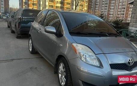 Toyota Yaris III рестайлинг, 2009 год, 720 000 рублей, 3 фотография
