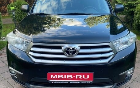 Toyota Highlander III, 2011 год, 2 100 000 рублей, 2 фотография