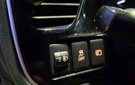 Mitsubishi Outlander III рестайлинг 3, 2021 год, 2 100 000 рублей, 11 фотография