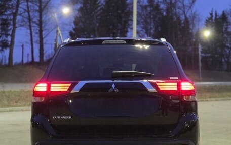 Mitsubishi Outlander III рестайлинг 3, 2021 год, 2 100 000 рублей, 8 фотография