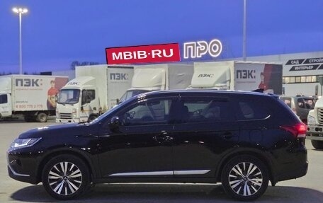 Mitsubishi Outlander III рестайлинг 3, 2021 год, 2 100 000 рублей, 7 фотография