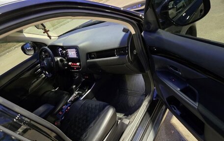 Mitsubishi Outlander III рестайлинг 3, 2021 год, 2 100 000 рублей, 21 фотография