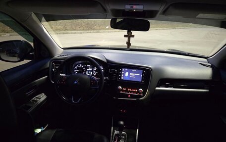 Mitsubishi Outlander III рестайлинг 3, 2021 год, 2 100 000 рублей, 23 фотография