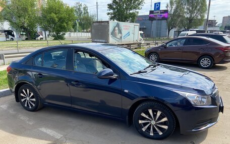 Chevrolet Cruze II, 2010 год, 750 000 рублей, 3 фотография