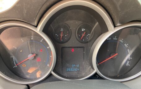 Chevrolet Cruze II, 2010 год, 750 000 рублей, 7 фотография