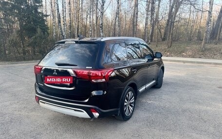 Mitsubishi Outlander III рестайлинг 3, 2021 год, 2 100 000 рублей, 25 фотография