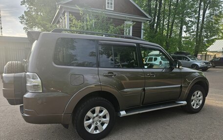 Mitsubishi Pajero IV, 2011 год, 2 400 000 рублей, 2 фотография