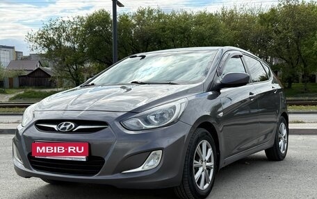 Hyundai Solaris II рестайлинг, 2011 год, 730 000 рублей, 2 фотография