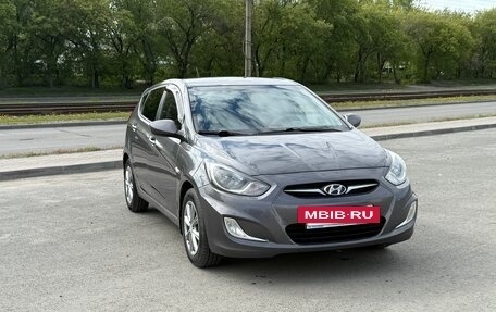 Hyundai Solaris II рестайлинг, 2011 год, 730 000 рублей, 4 фотография