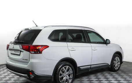 Mitsubishi Outlander III рестайлинг 3, 2015 год, 1 890 000 рублей, 5 фотография