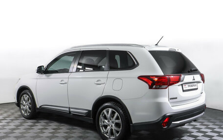 Mitsubishi Outlander III рестайлинг 3, 2015 год, 1 890 000 рублей, 8 фотография