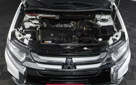 Mitsubishi Outlander III рестайлинг 3, 2015 год, 1 890 000 рублей, 10 фотография