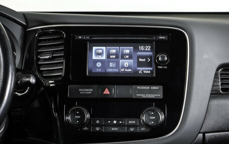 Mitsubishi Outlander III рестайлинг 3, 2015 год, 1 890 000 рублей, 15 фотография