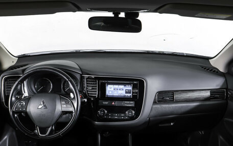 Mitsubishi Outlander III рестайлинг 3, 2015 год, 1 890 000 рублей, 18 фотография