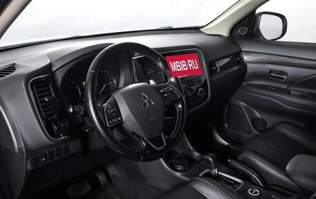 Mitsubishi Outlander III рестайлинг 3, 2015 год, 1 890 000 рублей, 16 фотография