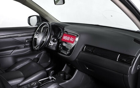 Mitsubishi Outlander III рестайлинг 3, 2015 год, 1 890 000 рублей, 12 фотография