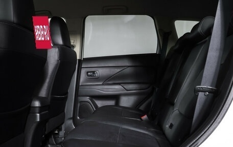 Mitsubishi Outlander III рестайлинг 3, 2015 год, 1 890 000 рублей, 13 фотография