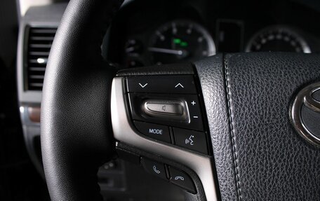 Toyota Land Cruiser 200, 2016 год, 5 990 000 рублей, 13 фотография
