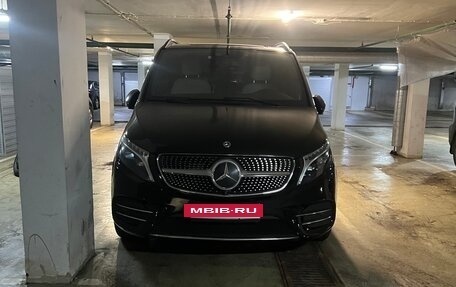 Mercedes-Benz V-Класс, 2022 год, 7 100 000 рублей, 2 фотография