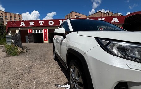 Toyota RAV4, 2019 год, 3 150 000 рублей, 2 фотография