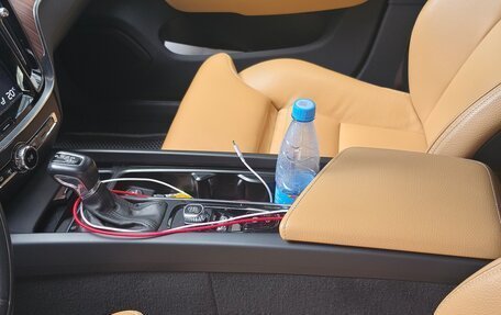 Volvo V60 Cross Country II, 2019 год, 3 900 000 рублей, 3 фотография