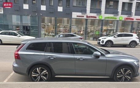 Volvo V60 Cross Country II, 2019 год, 3 900 000 рублей, 6 фотография
