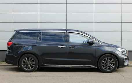 KIA Carnival III, 2018 год, 2 431 000 рублей, 4 фотография