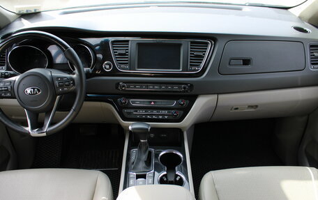 KIA Carnival III, 2018 год, 2 431 000 рублей, 9 фотография
