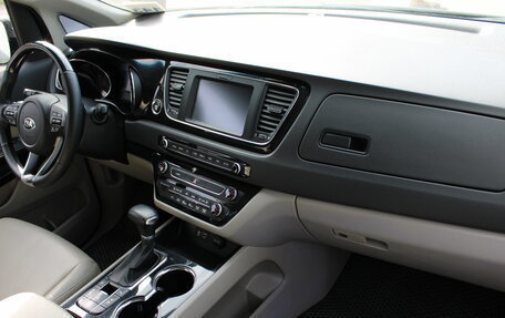 KIA Carnival III, 2018 год, 2 431 000 рублей, 11 фотография