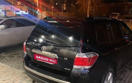Toyota Highlander III, 2011 год, 1 800 000 рублей, 2 фотография