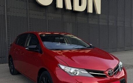 Toyota Auris II, 2013 год, 1 250 000 рублей, 1 фотография