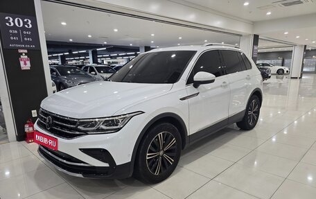 Volkswagen Tiguan II, 2022 год, 3 000 000 рублей, 1 фотография