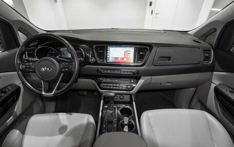 KIA Carnival III, 2018 год, 2 695 000 рублей, 8 фотография
