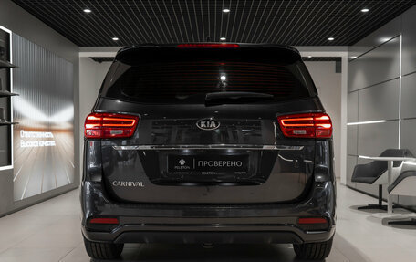 KIA Carnival III, 2018 год, 2 695 000 рублей, 6 фотография