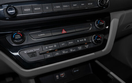 KIA Carnival III, 2018 год, 2 695 000 рублей, 19 фотография