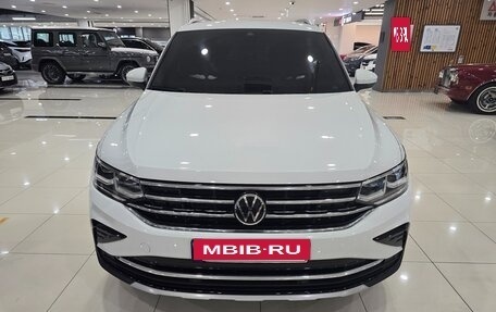 Volkswagen Tiguan II, 2022 год, 3 000 000 рублей, 2 фотография