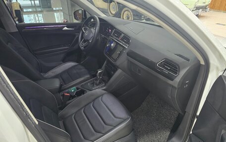 Volkswagen Tiguan II, 2022 год, 3 000 000 рублей, 11 фотография