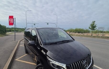 Mercedes-Benz V-Класс, 2018 год, 4 990 000 рублей, 2 фотография