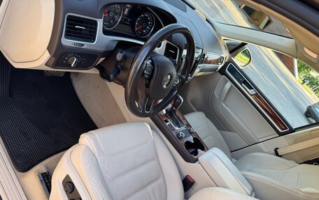 Volkswagen Touareg III, 2011 год, 2 700 000 рублей, 8 фотография