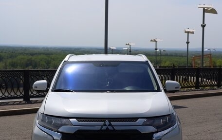 Mitsubishi Outlander III рестайлинг 3, 2019 год, 2 849 000 рублей, 1 фотография