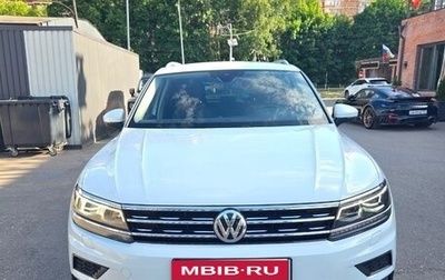 Volkswagen Tiguan II, 2019 год, 2 800 000 рублей, 1 фотография