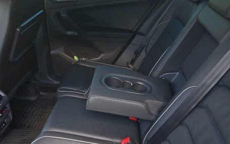 Volkswagen Tiguan II, 2019 год, 2 800 000 рублей, 20 фотография